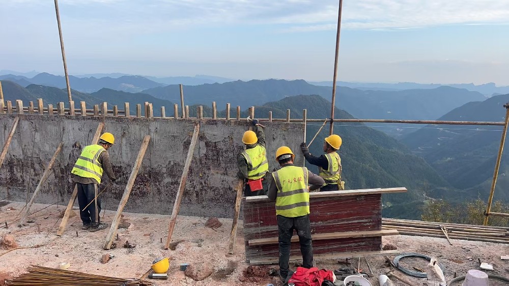 筑路修橋后，群山闊然時(shí) ——?jiǎng)﹂w縣下寺至利州區(qū)月壩公路項(xiàng)目（三個(gè)石至硝洞埡段）高質(zhì)量建設(shè)側(cè)記