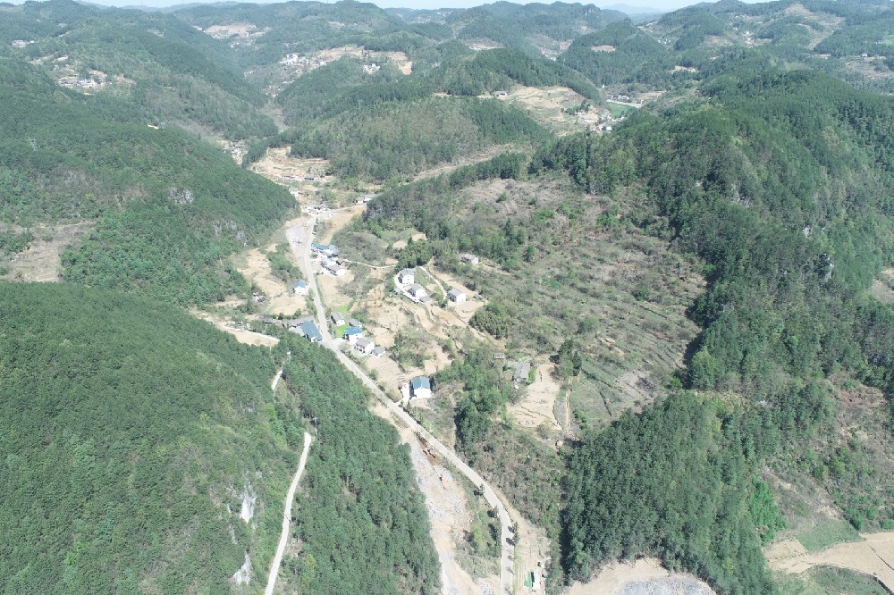 路愈寬，景愈明，可待漫慢行——朝天區(qū)曾家鎮(zhèn)（曾家場(chǎng)鎮(zhèn)至榮樂(lè)養(yǎng)生谷）段道路改建工程建設(shè)側(cè)記